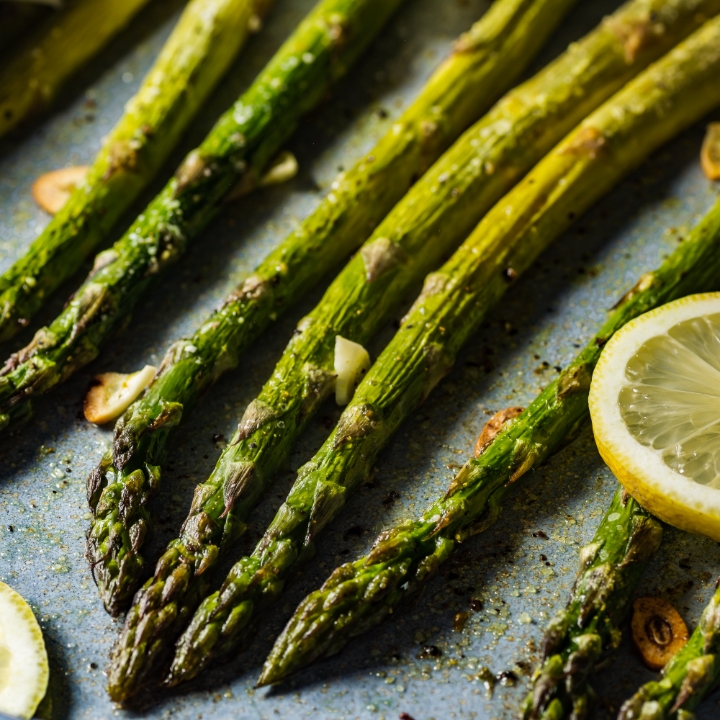 Cheesy Garlic Roasted Aspargus