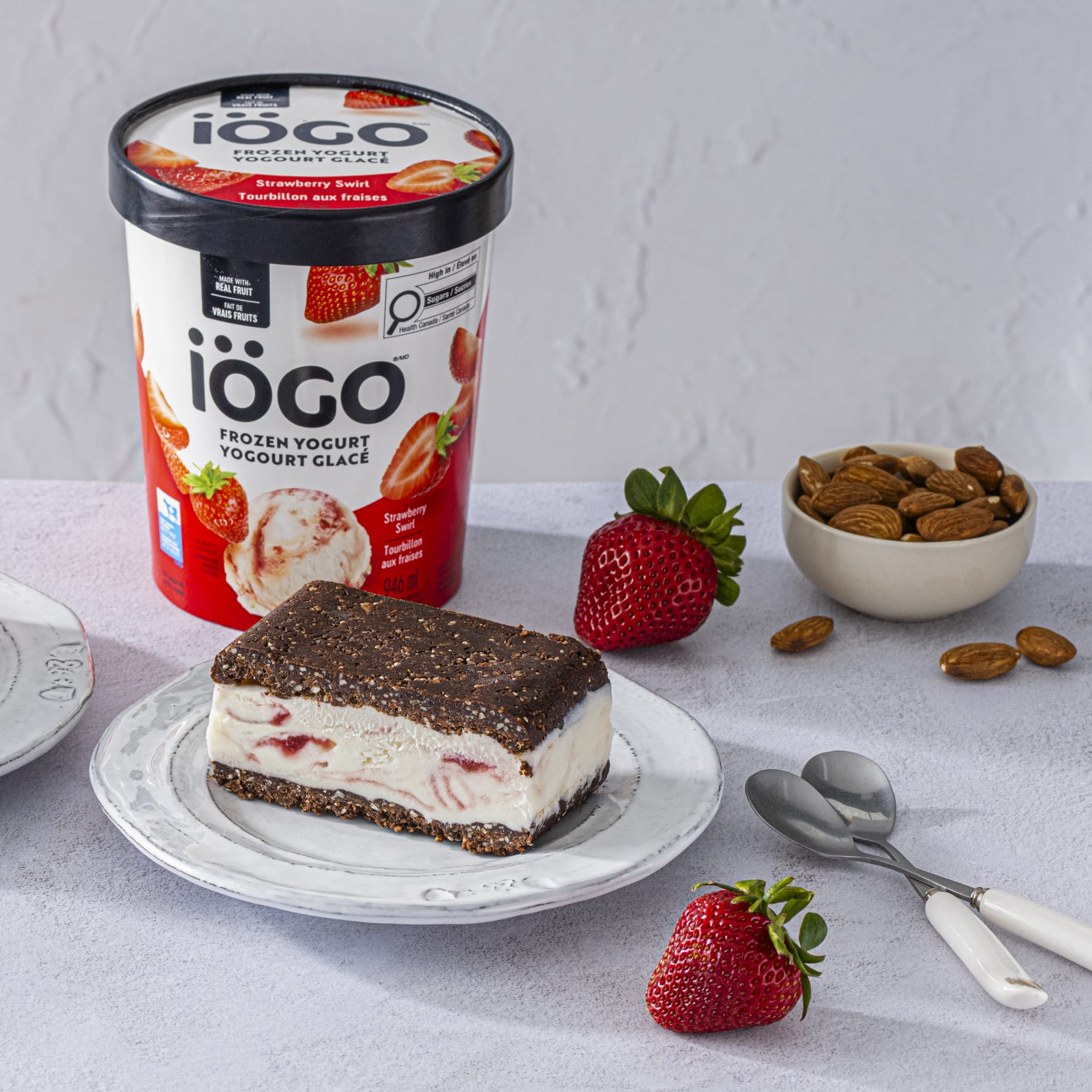 No-Bake Brownie Frozen Yogurt Sandwiches